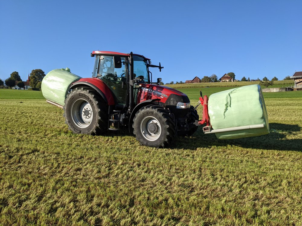 Traktor%20mit%20Siloballen